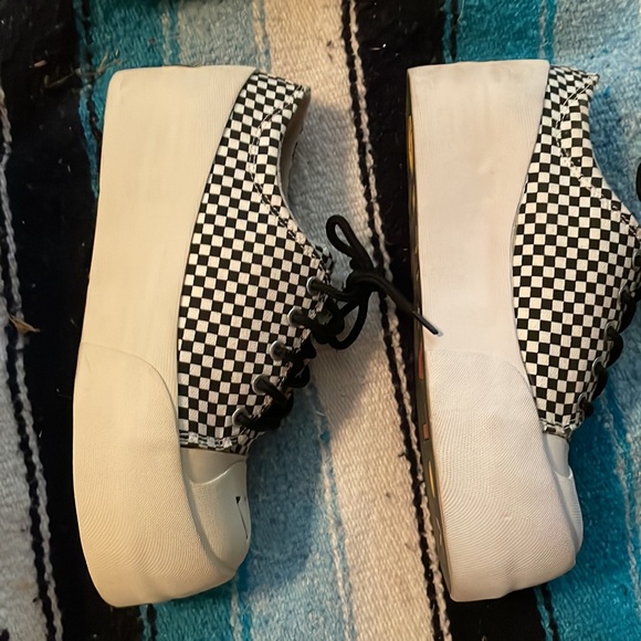 Volatile Shoewear Sz 8 1/2 - Picture 5 of 10